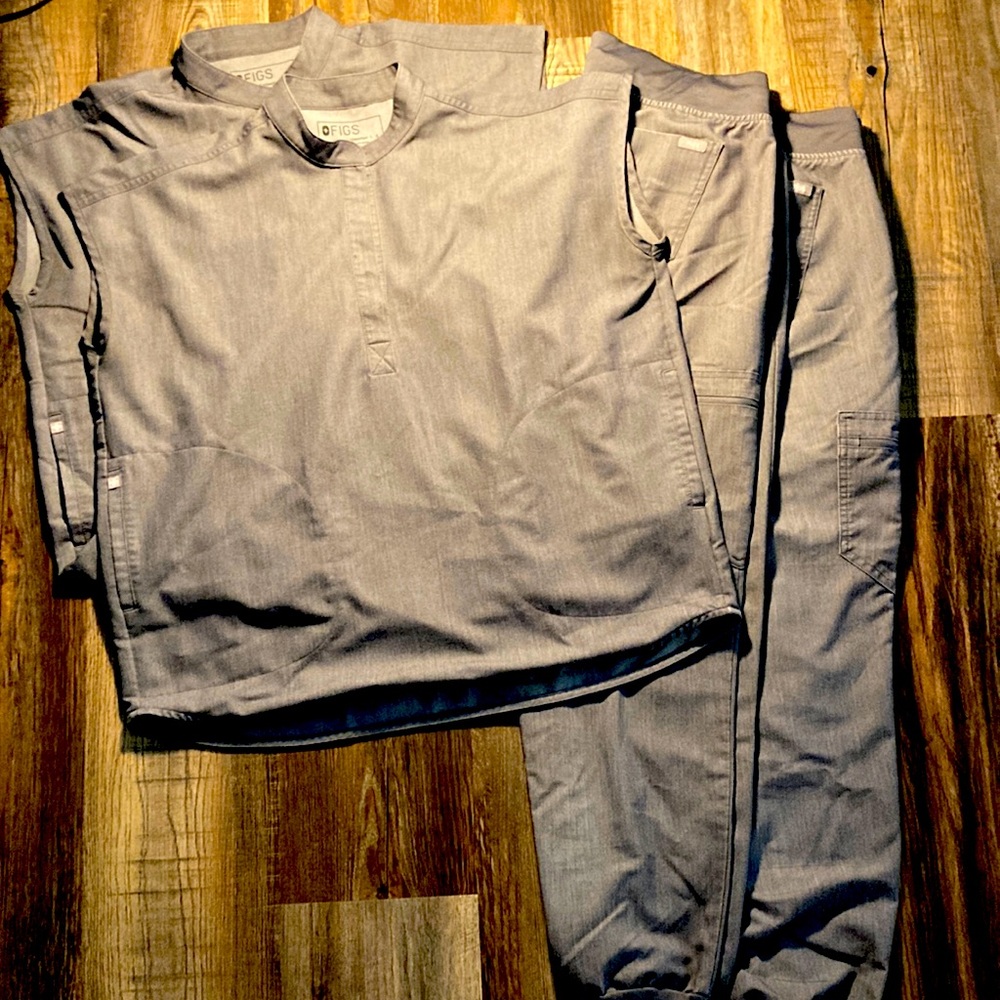 Two Sets of Grey Figs Scrubs 🥰 -2 Mandarin Tops and Size S and 2 Zamora Bottoms